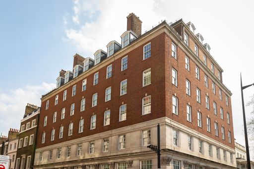 A beautiful shot of an architectural building in London