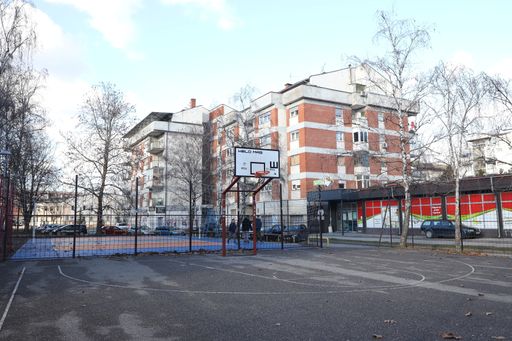 A basketball playground surrounded by residential building