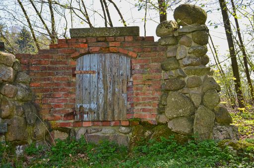 A beautiful photo of the door of the destroyed building
