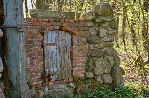 A beautiful photo of the door of the destroyed building