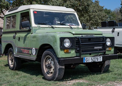 The Green Land Rover Santana Series III 2.5 2500 Turbo in the field