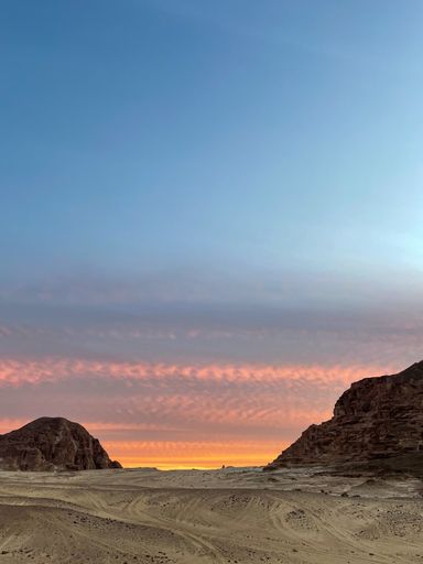A vertical shot of a beautiful sunset in Color Canyon in Dahab