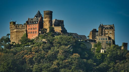 A beautiful shot of Castlehotel Schonburg against blue sky ona sunny day in Oberwesel, Germany