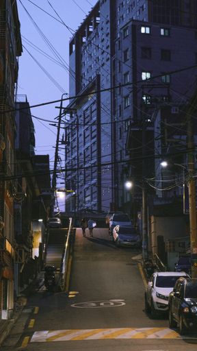 Seoul, South Korea :: walking through the alleyway