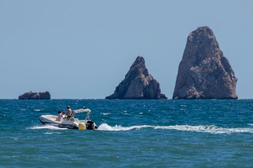 A closeup shot of a recreational boat on a sunny summer day