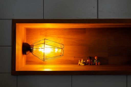 A vintage light bulb at a cafe