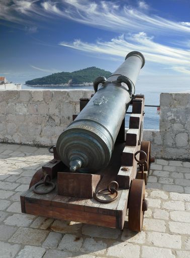 A vertical shot of a medieval cannon in Lovrijenac Fort - The Red Keep Dubrovnik, Croatia