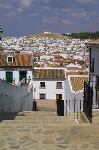 Antequera is located a good 50 km north of the provincial capital of Malaga and the Costa del Sol on the edge of the mountain ranges Sierras El Torcal