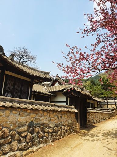 A vertical shot of a traditional Korean building under a blue sky