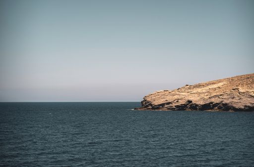 A mesmerizing view of a beautiful seascape with a cliff