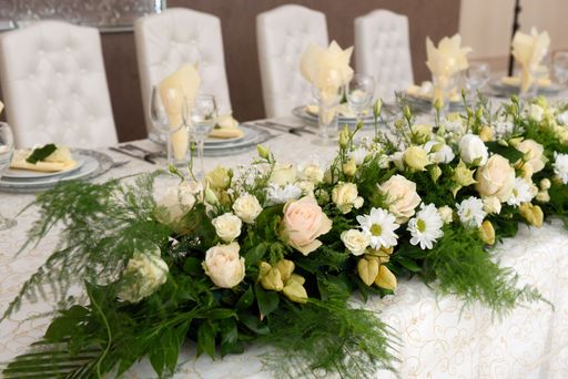 A selective focus shot of an elegant table arrangement with beautiful flowers in a wedding reception