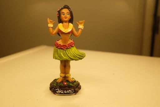 A closeup shot of a statue of standing Hawaiian women