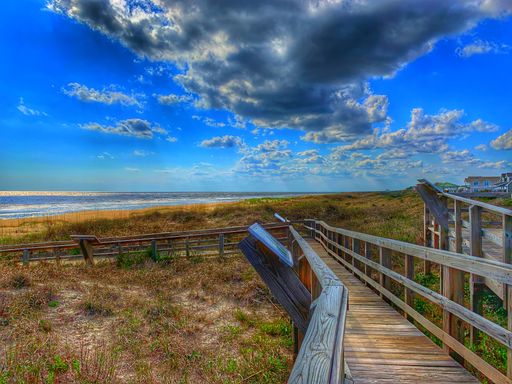 A beautiful shot of a seascape under the cloudy skies
