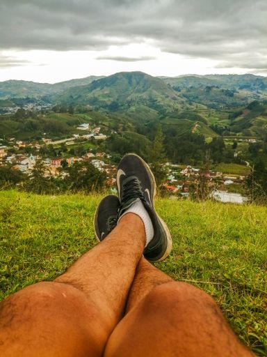 a pesar de la cuarentena en el pais en las zonas rurales las personas tienen mayor facilidad para salir, caminar y admirar la belleza de la naturaleza