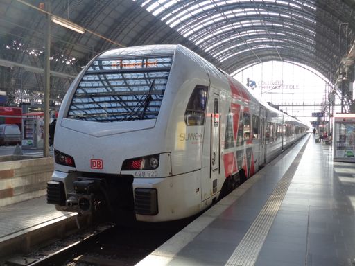 A SUEWEX regional train waits for departure at Frankfurt Central Station. A Flirt 3 of the manufacturer Stadler Rail.