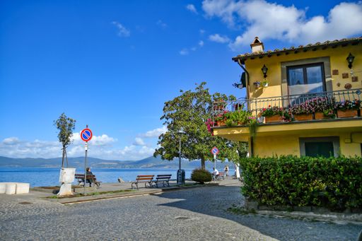 A house overlooking the Lake Bracciano in the old town of Anguillara Sabazia