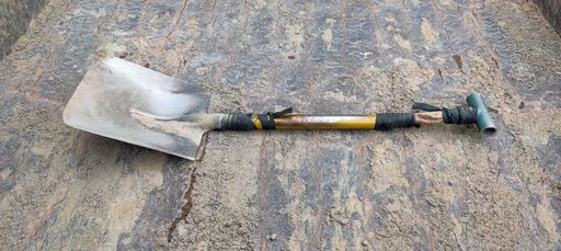 THIS shovel IS USED TO LIFT THE SAND OR LOWER THE SAND ON THE PICK UP CAR