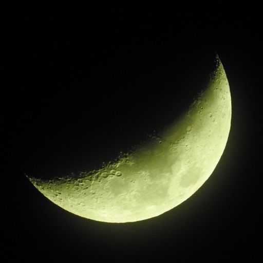 A selective closeup shot of the beautiful moon during the night time