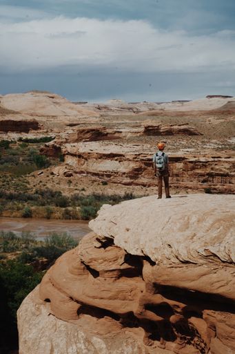 A man standing on the cliffs of the canyon during daytime
