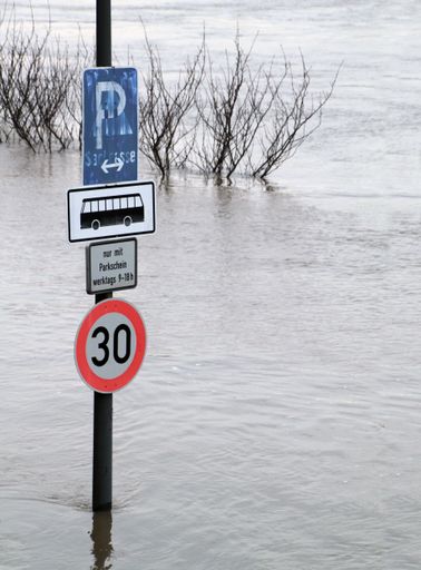Extreme weather: Flooded pedestrian zone in Cologne, Germany