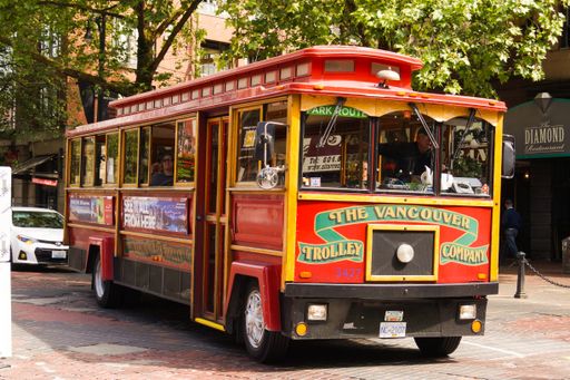 Camion Trolley estilo retro en calles de Vancouver Cananda