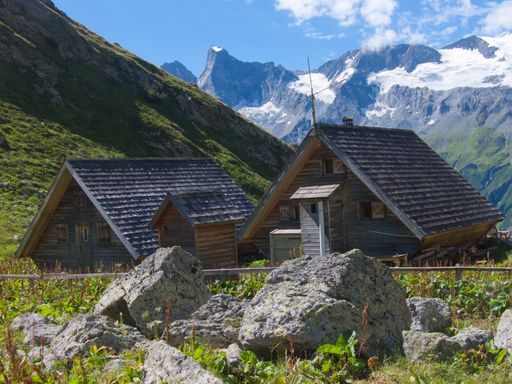 A photo of cabins in Refuge de Plaisance, Mountain cabin in Champagny-en-Vanoise, France