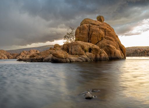 A beautiful shot of rock formations under a stormy sky near the Northern Arizona Lake