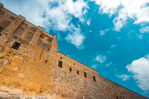 A low angle shot of the Southern Steps building under a blue sky in Jerusalem, Israel