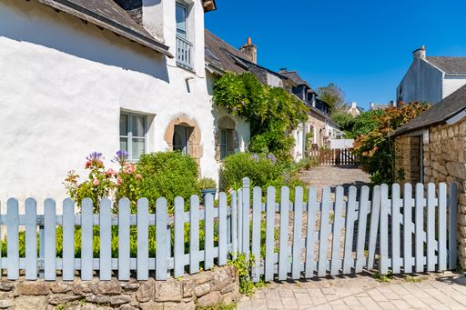Brittany, Ile aux Moines island in the Morbihan gulf, typical houses in the village