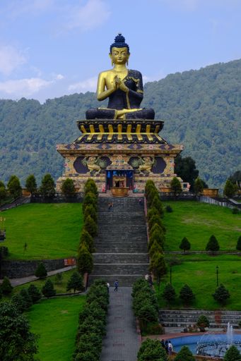 A India.Surrounded by mountains, a huge Buddha statue - this park is a tourist attraction