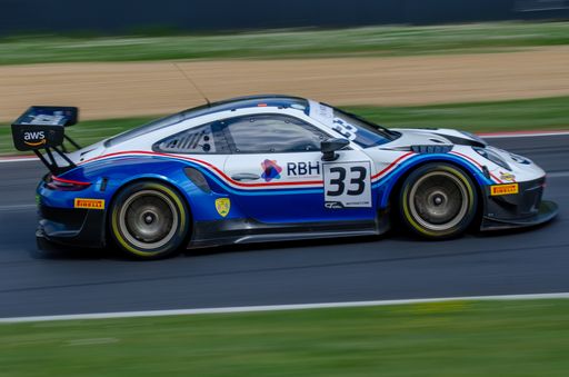 The British GT Championship, Brands Hatch Grand Prix Circuit, Porsche.