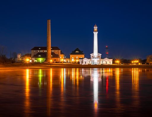 A beautiful shot of a Louisville water tower at night