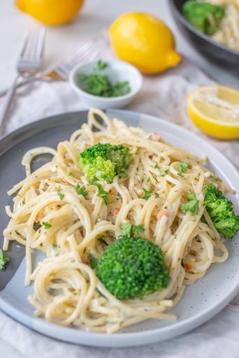The lemon spaghetti with green broccoli served in plate on the table