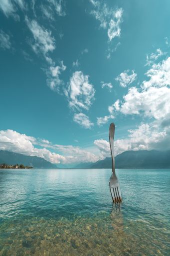 A vertical closeup shot of 8-metre tall giant Fork of Vevey on the shores of Lake Geneva in Vevey, Switzerland