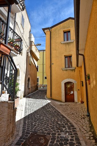 A vertical shot of a narrow street in Macchiagodena, a village in the Molise region of Italy