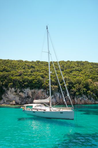 A white yacht sailing in the turquoise lagoon on a sunny day