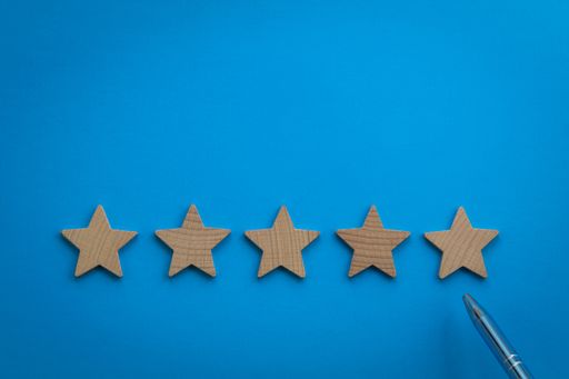 A pen pointing at the last of the five stars on the  blue background