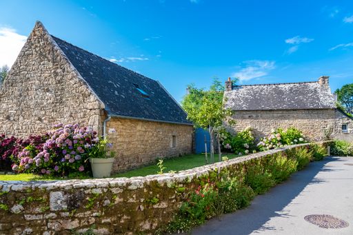 Brittany, Ile aux Moines island in the Morbihan gulf, a typical cottage