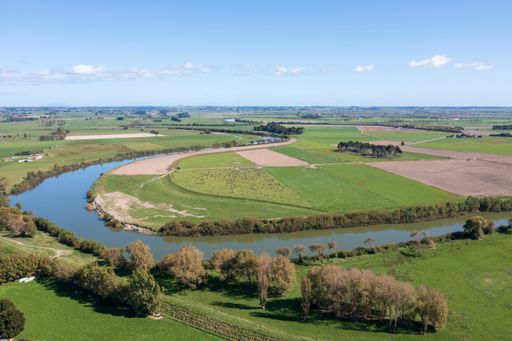 Horse shoe bends in the Manawatu River as it flows lazily across Horowhenua farmlands near Shannon