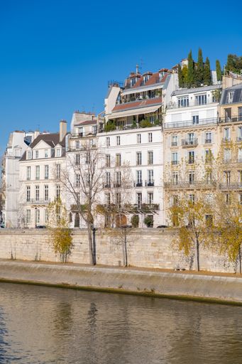 Paris, ile saint-louis and quai de Bethune, beautiful ancient buildings, panorama
