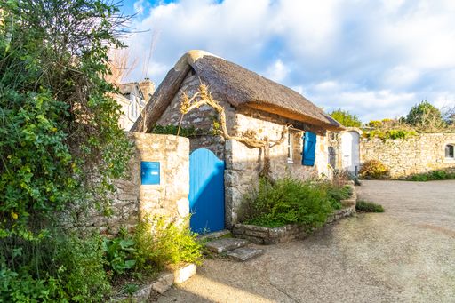 Brittany, Ile aux Moines island in the Morbihan gulf, typical houses in the village