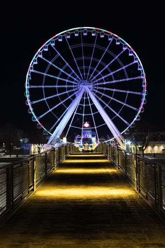 A vertical shot of La Grande Roue de Montreal