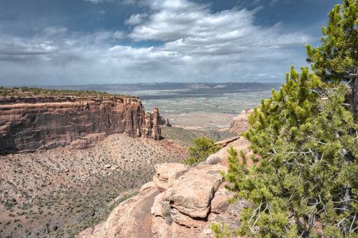 A mesmerizing view of a beautiful mountainous landscape