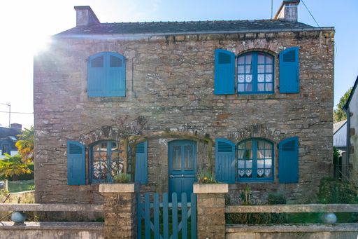 Brittany, Ile aux Moines island in the Morbihan gulf, a typical cottage