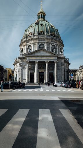 A vertical shot of Frederik's Church (Marmorkirken) in Copenhagen, Denmark