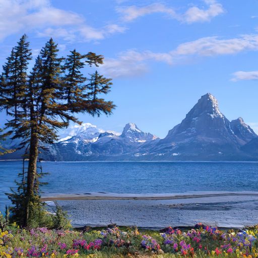 A beautiful view of a lake with mountains under the clear sky