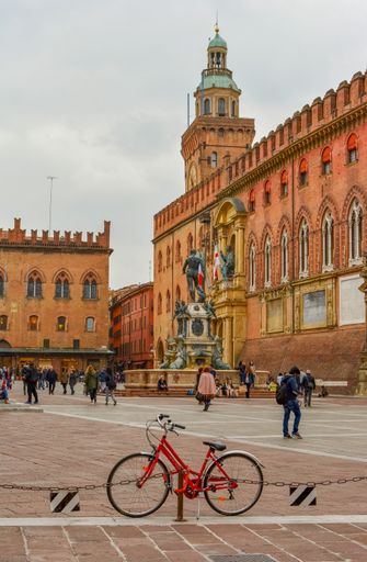 A vertical shot of Piazza Maggiore Square in Bologna, Italy