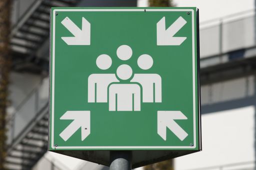 Sign for an evacuation assembly point on a university campus. Sign E007 according to ISO 7010. Campus Frankfurt-Riedberg, Germany.