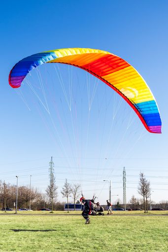 Training of paragliders at Prague park Ladronka