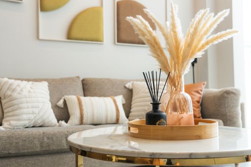A cozy living room with feathers decorations on the table
